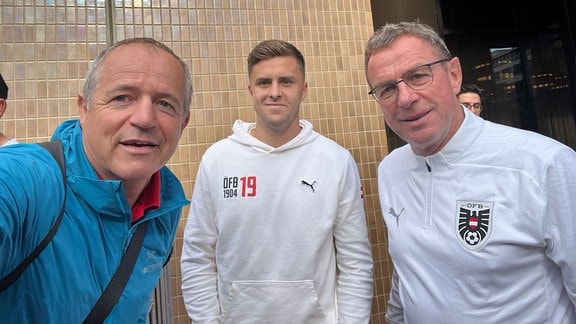 Österreich Fans bei der Niederlage gegen die Türkei bei der EM 2024 im und vor dem Stadion.