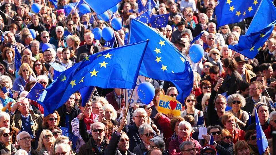 Europäische Union Fördermittel, Frieden und auch Krisen was