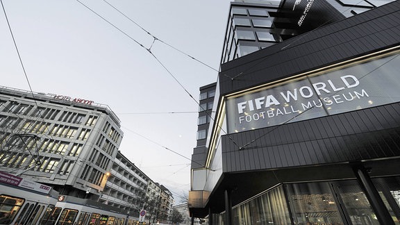 Eingang des FIFA Museum in Zürich