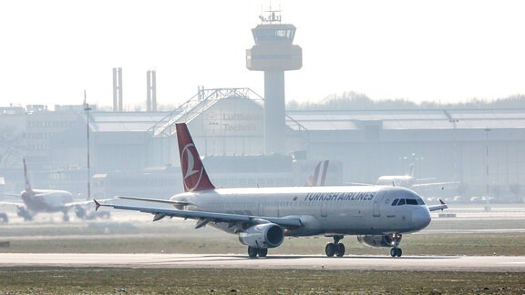 Hamburg Airport: Registration TC-JRV Turkish Airlines Airbus A321-231