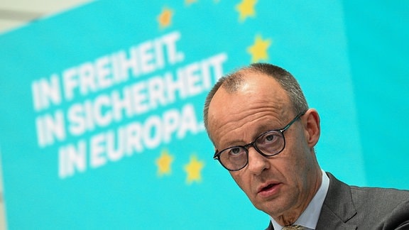 Friedrich Merz, Vorsitzender der CDU, spricht während einer Pressekonferenz nach der Bundesvorstandssitzung der CDU im Konrad-Adenauer-Haus.