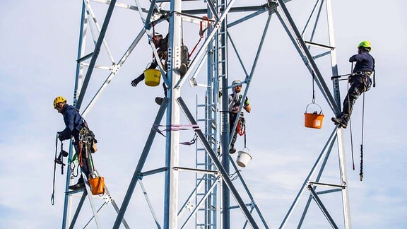 Bau eines neuen Mobilfunkmasts der Deutschen Telekom in Wildbach 