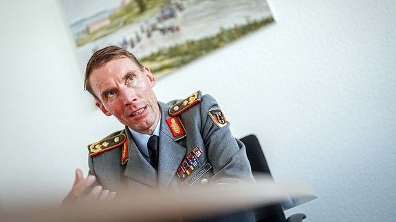 Generalmajor Christian Freuding, Chefkoordinator der Militärhilfe für die Ukraine und Leiter Planungstab des Bundesverteidigungsministeriums, spricht in einem Interview mit Reportern der Deutschen Presse-Agentur.