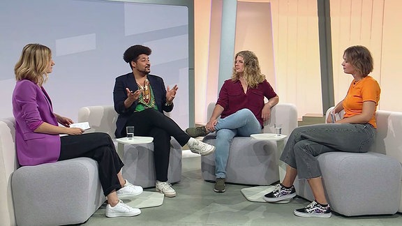 Josephine Moog, Landwirtin und Dennis Chiponda, Diversitätsmanager im Studiogespräch   