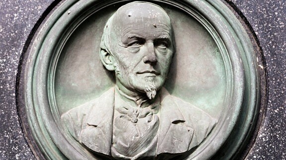 Denkmal zu Ehren des Gründers der Uhrenindustrie in Glashütte, des Uhrmachermeisters Ferdinand Adolph Lange
