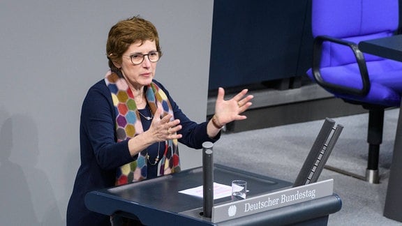  Berlin, Plenarsitzung im Bundestag Deutschland, Berlin - 06.03.2020: Im Bild ist Britta Haßelmann Bündnis 90/Die Grünen während der Sitzung des deutschen Bundestags zu sehen.