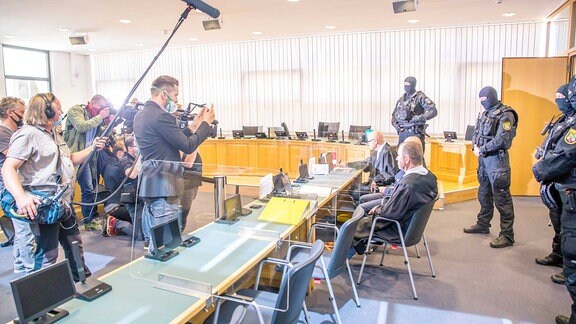 Am Landgericht Magdeburg begann am 21. Juli 2020 der Prozess gegen den mutmaßlichen Attentäter von Halle Saale, Stephan B.