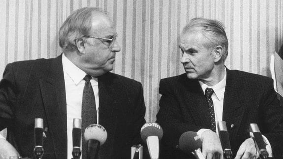Bundeskanzler Helmut Kohl traf in Dresden mit Ministerpräsident Hans Modrow zusammen. 