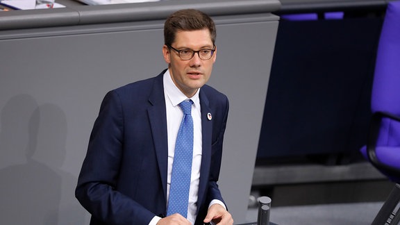 Ost-Beauftragter  Christian Hirte CDU bei Debatte im Bundestag zum Stand der Deutschen Einheit