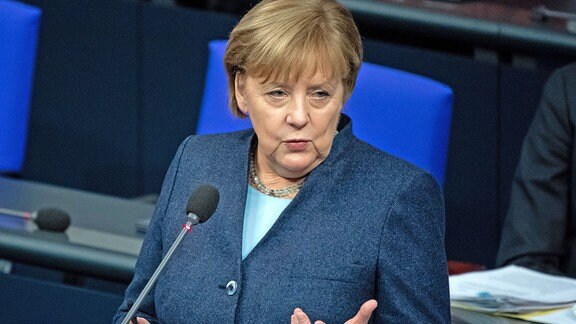 Bundeskanzlerin Angela Merkel (CDU) beantwortet bei der Regierungsbefragung während der Plenarsitzung im Deutschen Bundestag die Fragen der Abgeordneten. 2020