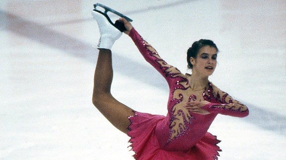 Katarina Witt während des Eiskunstlaufs der Frauen.