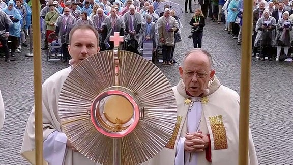 Katholischer Gottesdienst zu Fronleichnam vom Katholikentag in Erfurt 