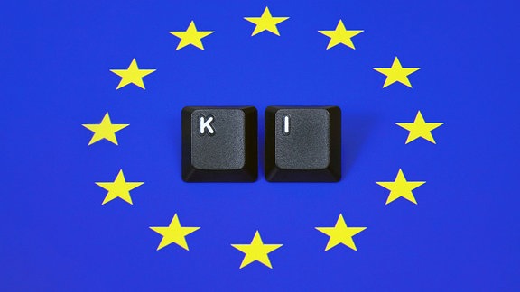 EU-Symbol mit Computertasten KI EU-Symbol mit Computertasten KI.