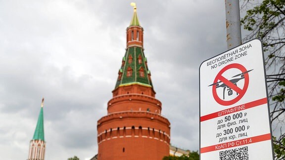 Drohnen-verboten-Schild vor dem Kreml
