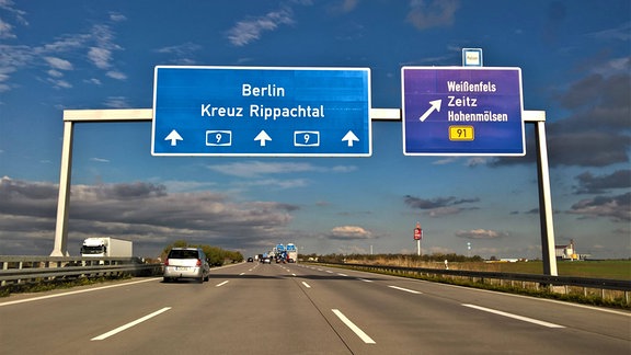 Autobahn A9 in Fahrtrichtung Berlin, Kreuz Rippachtal und Abzweigung zur Bundesstrasse 91 nach Weissenfels, Zeitz und Hohenmoelsen, 2018