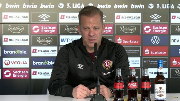 Markus Anfang, Trainer Dynamo Dresden, bei Pressekonferenz.