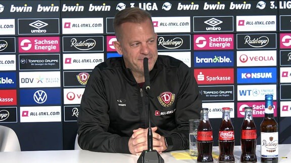 Markus Anfang, Trainer Dynamo Dresden, während Pressekonferenz.