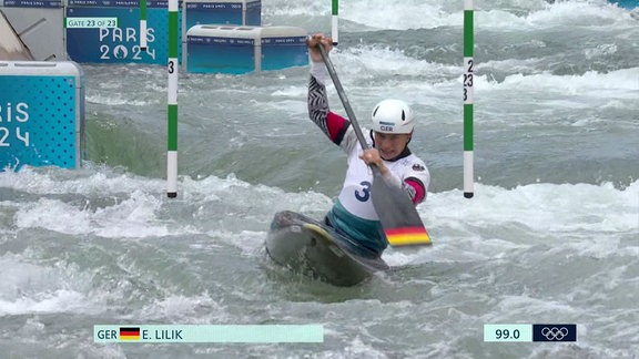 Kanute im Wasserkanal.