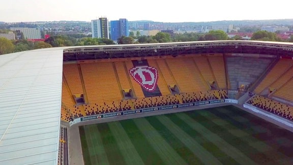 Blick auf das Dach des Rudolf Harbig Stadions in Dresden.