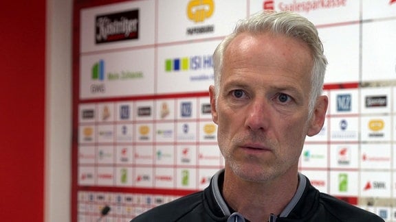 Mark Zimmermann, Trainer HFC, während Interview.