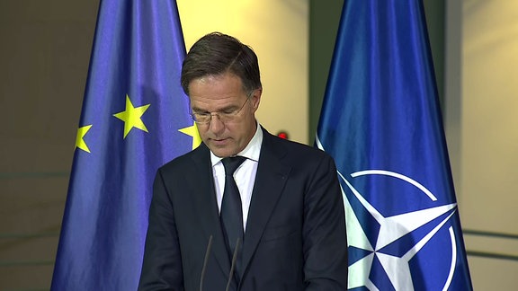 Mark Rutte, Natogeneralsekretär, spricht bei Pressekonferenz.