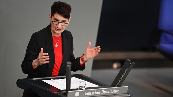 Simona Koß (SPD), Mitglied des Deutschen Bundestags, spricht im Plenum des Parlaments.