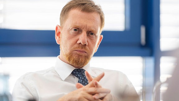 Michael Kretschmer Ministerpräsident Michael Kretschmer besucht die FEP Fahrzeugelektrik Pirna GmbH & Co.