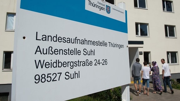 Ein Schild mit der Aufschrift "Landesaufnahmestelle Thüringen"