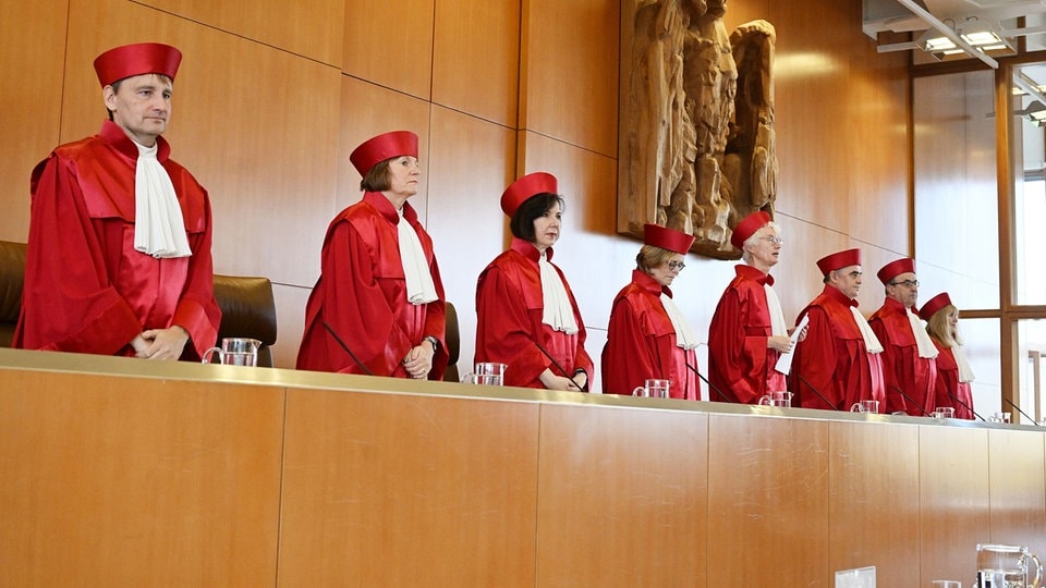 Karlsruhe: Mehrmalige Anklage für dieselbe Tat ist verfassungswidrig