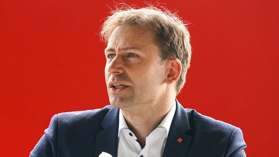 Holger Mann, Vorsitzender der SPD Leipzig spricht als Spitzenkandidat der SPD Sachsen auf dem Landesparteitag seiner Partei in Leipzig