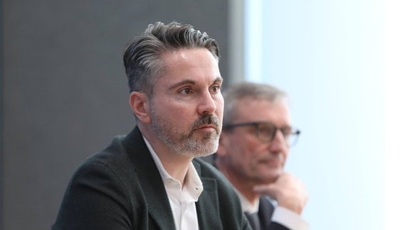 Fabio de Masi und Thomas Geisel bei Verkündung der Gründung der Partei Bündnis Sahra Wagenknecht - Vernunft und Gerechtigkeit