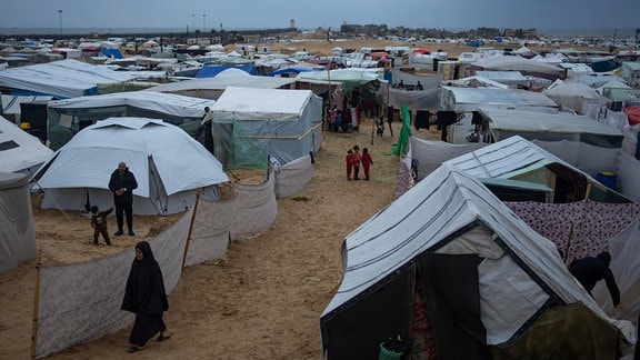 Geflohene Palestinenser in einem Zelt-Camp in Rafah