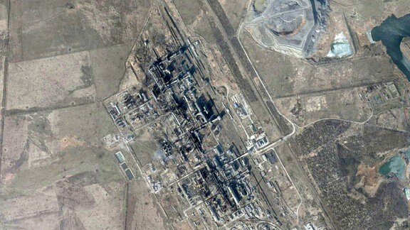 Dieses von Planet Labs via AP zur Verfügung gestellte Satellitenbild zeigt die Kokerei von Awdijiwka nach dem Rückzug der ukrainischen Truppen aus der Stadt.