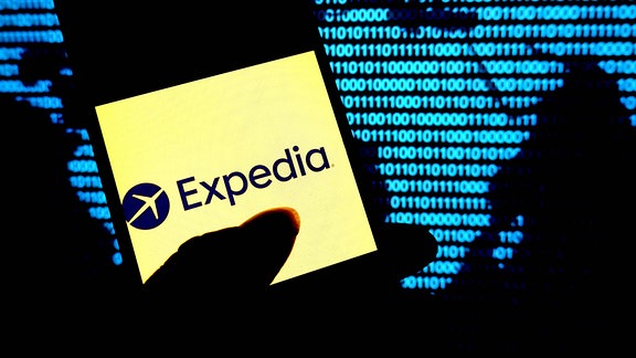 Expedia Logo auf einem Handy