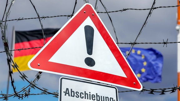 Schild mit der Aufschrift "Abschiebung"