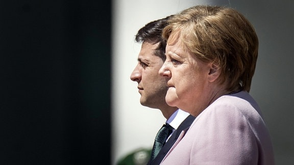 Bundeskanzlerin Angela Merkel, CDU, aufgenommen beim Empfang von Wolodymyr Selenskyj, Präsident der Ukraine, mit Militärischen Ehren im Bundeskanzleramt in Berlin, 18.06.2019.