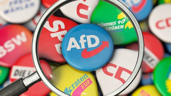 Die AfD im Fokus Symbolbild zum Thema AfD-Beobachtung, AfD-Wahlkampf, AfD-Betrachtung usw. 