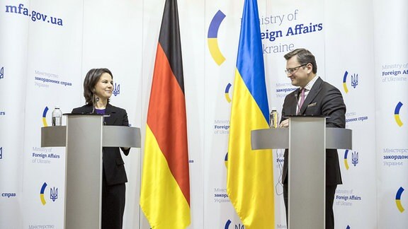 Pressekonferenz mit Annalena Baerbock, Bundesaussenministerin, und mit dem Aussenminister der Ukraine, Dmytro Kuleba.