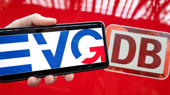 Die Logos der Eisenbahn- und Verkehrsgewerkschaft (EVG) und der Deutschen Bahn AG (DB).