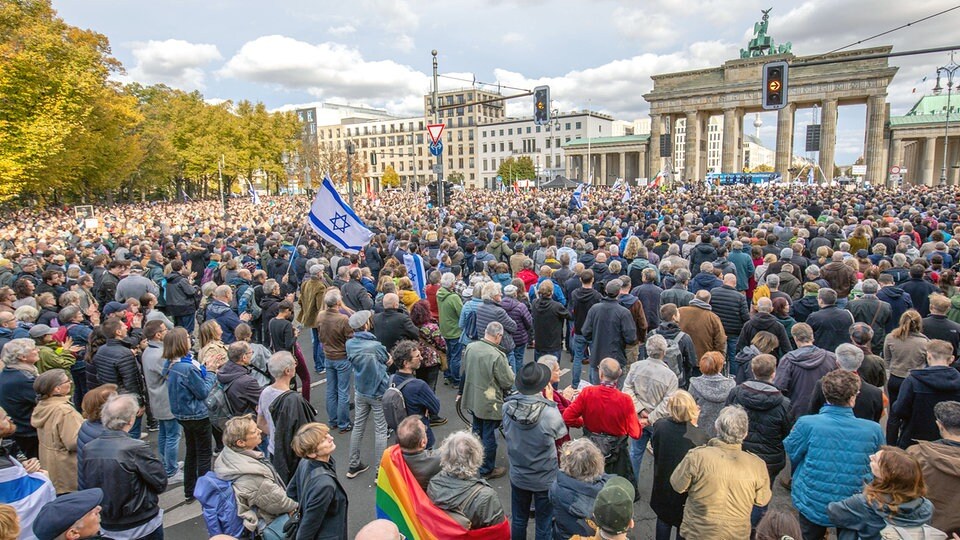 Tausende demonstrieren gegen Antisemitismus