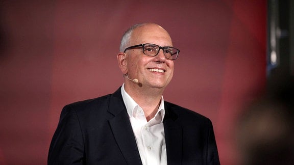 Spitzenkandidat und bisheriger Bürgermeister Andreas Bovenschulte am Abend der Bürgerschaftswahl in der Bremer Bürgerschaft.