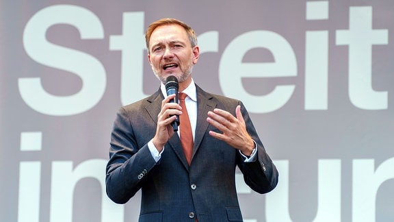 Christian Lindner (FDP), Bundesvorsitzender, spricht auf der Europawahlveranstaltung. 