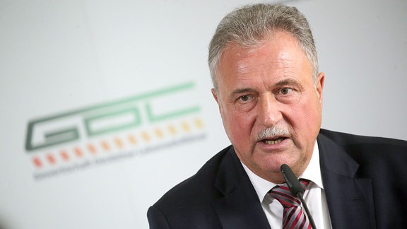 Claus Weselsky, Vorsitzender der Gewerkschaft Deutscher Lokomotivführer (GDL) beantwortet zu Tarifforderungen für die Verhandlungsrunden 2023 Fragen von Journalisten.