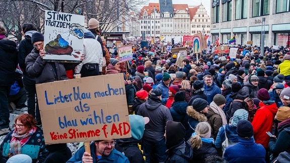 Demonstration gegen Rechtsextremismus unter dem Motto "Zusammen gegen Rechts", initiiert vom Aktionsnetzwerk "Leipzig nimmt Platz".