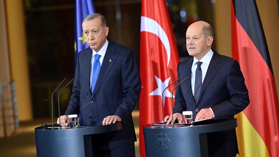 Bundeskanzler Olaf Scholz SPD und der türkische Präsident Recep Tayyip Erdoan geben am 17.11.2023 ein Pressestatement im Bundeskanzleramt in Berlin. 