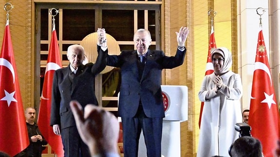 Recep Tayyip Erdogan spricht vor seinen Anhängern, nachdem er die türkischen Präsidentschaftswahlen am 29. Mai 2023 im Präsidentenpalast in Ankara, Türkei, gewonnen hat. 