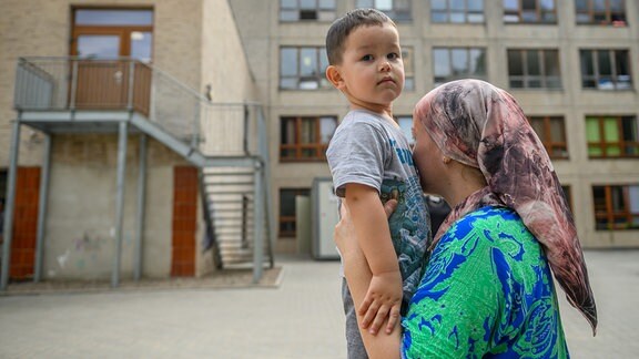 Tschetschenische Frau mit Kind