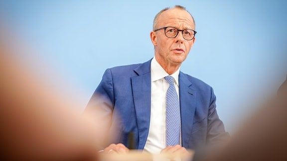 Friedrich Merz (CDU), CDU-Bundesvorsitzender und Unionsfraktionsvorsitzender, gibt eine Pressekonferenz nach dem Treffen mit Bundeskanzler Scholz und zu Konsequenzen nach dem Anschlag von Solingen.