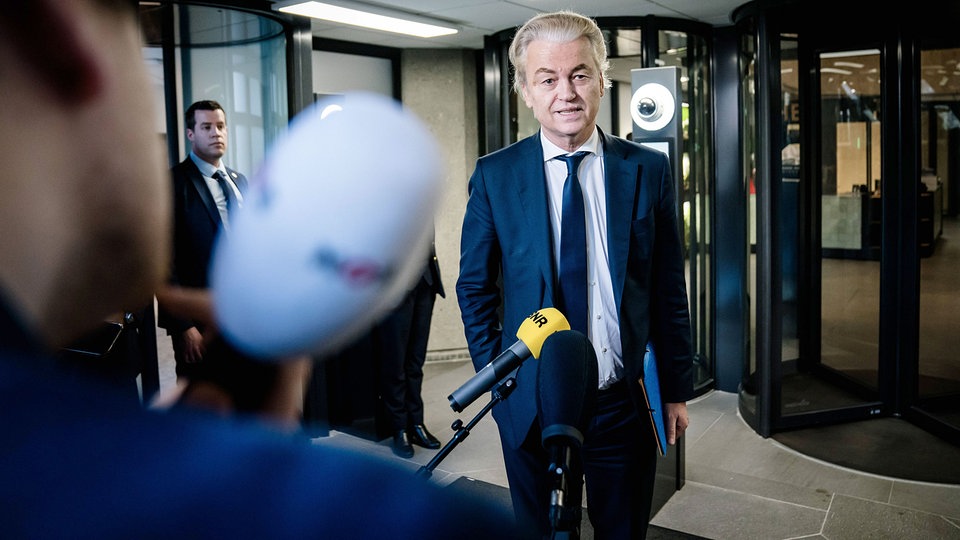 De rechts-populistische politicus Geert Wilders is ondanks het winnen van de verkiezingen afgetreden als premier