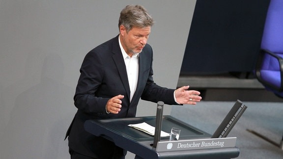 Robert Habeck hält eine Rede im Bundestag.